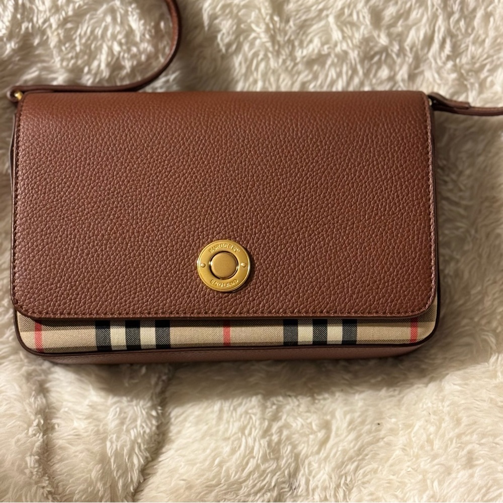 Burberry Hampshire Note Handbag - NWT